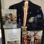 レストラン香港 - 小上がりのオブジェ  馬場さんも猪木も若い