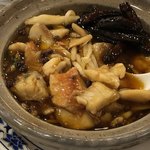 重慶飯店 - 唐辛子をよけると魚や野菜がたっぷりと入っている