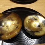 銀座くどう - 見にくいですが、蓋の裏には、雷神と風神