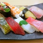 回転寿し活鮮 - ｢旬彩夏盛り ￥880｣､本鮪中トロ､間八､鰺なめろうが美味い​｡