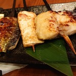 魚の旨い店 - 魚河岸串焼き3本盛り。