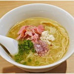 らぁ麺 鳳仙花 - らぁ麺　800円 　淡麗そうに見えて鯛の旨味がギュッと詰まってます。