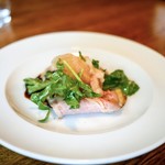 グシテ - ☆スライスした豚肉とサラダ