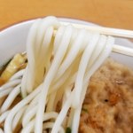 立喰いうどんそば湊川 - 麺は少し細めで、着丼早い。