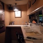 店内は狭いです