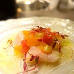 エノテカ パージナ - フルーツ満載の鮮やかなカルパッチョ