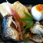 Nambu Magariya - 鯖の塩焼き、厚焼き玉子、帆立の幽庵焼き、里芋の雲丹焼き。