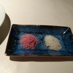 ワインと天婦羅 あら木 - 「赤ワイン塩」「トリュフ塩」