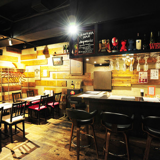 天ぷら屋さん！？スタイリッシュな店内