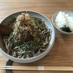 山形蕎麦茶寮 月の山 - トマトと山形だしのぶっかけ蕎麦