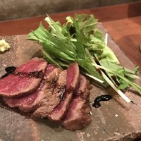 自家製粉石臼挽きうどん 青空blue 本店 - 牛のたたきステーキ