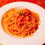 トラットリア ダイ パエサーニ - モッツァレラとバジルのトマトソース