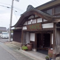 出羽屋 - 旅館の入り口