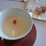 広東料理 センス - 杏仁豆腐と香港小菓子