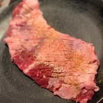 Yakiniku Te-Buru O-Da-Baikingu Hare Gohan - ボリューム味ともに大満足の人気メニュー！数量限定牛バラハラミステーキ