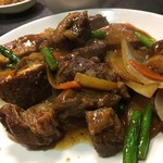 美林華飯店 - 牛のバラ肉と厚揚げ豆腐の煮込み