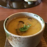 旬彩京肴 寛 - ホタテ、シメジ、百合根、などが入った餡掛け茶碗蒸しです。