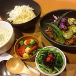 ムスビカフェ - カレーランチセットズームアップ①