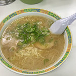 Nagahama Ramen Riki - 「ラーメン・やきめしセット」（900円）を注文。ラーメン単品なら550円。