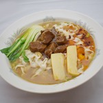 Jiefu Shi Hon Kon Sutairu Ya Mu Cha Resutoran - 牛肉入り台湾刀削麵880円