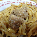 ラーメン二郎 - ちっちゃいのはもやしと一緒に食べる