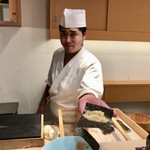 すし昇 - 白エビと白い沢庵の手巻き 白海老の食感に沢庵がコリコリとアクセント