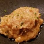 鮨 さかい - ⑩鮟肝(北海道余市産)、刻んだ奈良漬と浸けた酒粕入り
      裏漉しの鮟肝と細かく微塵切りした奈良漬、滑らかクリーミーでコクがありシャキとした食感も楽しめる逸品です
      流石に夏なので脂のりはさっぱり系の鮟肝です