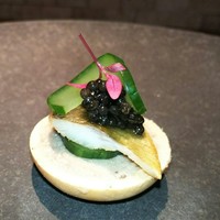 リストランテ 鶴ノ荘 - 鮎のパテタルト、鮎の燻製、キャビア、キュウリ