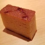 鮨 さかい - ⑯玉
      芝海老と大和芋で、ふっくら&しっとりの焼き上がり、穏やかな甘さが印象的です。
      