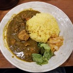 SPICY CURRY 魯珈 - ミント薫る！ニルギリチキンカレーのライス大盛