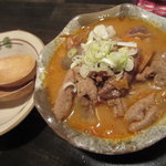 ゆむゆむ - ぴり辛もつ煮込み300円！（ちょい大目になっちゃったとのこと。）