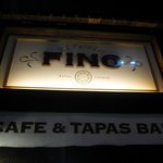 FINO Amo Tigre - お店の看板です。 El Parador FINO CAFE &TAPAS BAR って、書いていますね。  シンプルでいながら、デザイン力がある看板ですね。