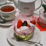 トロイカ 石川店 - ケーキセット（クレメダンジュ＆紅茶）