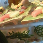 亀喜寿司 - 握り (季節の盛合せ) ◆祝いの席は鶴・亀のバラン細工添え (細工バランを持ち帰る外国人も)