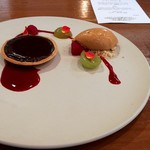 キエチュード - 焼きたてのチョコレートタルト　ラズベリーソース