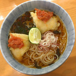 斗香庵 HIGASHI - 全部載せて見たら、ちょっと窮屈な絵 になってしまったが、とり天の甘みと梅肉の酸味 とお出汁の組み合わせに嵌ってしまう