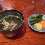 小川菊 - 鰻重に付く肝吸いとお漬物