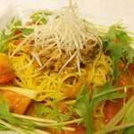 担担麺　利休 - 互野涼麺　平取町特産トマト、互野農場から直送の「ニシバの恋人」をたっぷり使用しています。