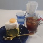 ふんわりさん - レモンシフォン400円とアイスティー(ハーフ)180円