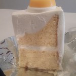 レモンシフォンヨーグルトクリーム入り 400円