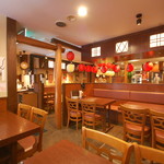 大衆居酒屋 与作 - 昭和の懐かし店内