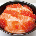 サーモンとイクラの親子丼（酢飯）