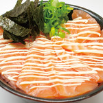 サーモンマヨ丼（酢飯）