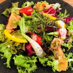 裏参道牛肉店 - スモークサーモンのサラダ