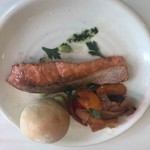 101アンゼロアン - ランチのメイン、サーモン。