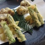 山水の技 - 天ぷら（蓮根とグリーンアスパラ）