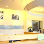 すみれ - 壁には創業者の写真など