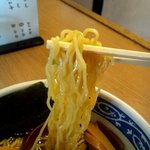 醤油そば けん坊 - 細縮れ麺