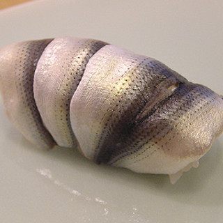 We also offer Edomae Sushi and aged sushi made using traditional cooking methods.