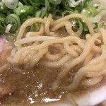 超ごってり麺 ごっつ - 味噌チャーシュー麺  麺アップ